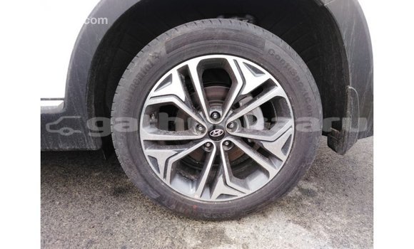 Buy Import Hyundai Santa Fe White Car in Import - Dubai in Baa Buy Import Hyundai Santa Fe White Car in Import - Dubai in Baa