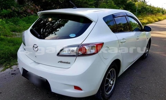 Buy Used Mazda Axela White Car in Hithadhoo in Laam Buy Used Mazda Axela White Car in Hithadhoo in Laam