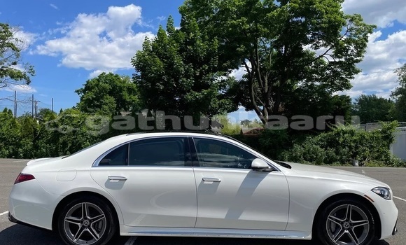 Buy Used Mercedes-Benz S–Class White Car in Agolhitheemu in Raa Buy Used Mercedes-Benz S–Class White Car in Agolhitheemu in Raa