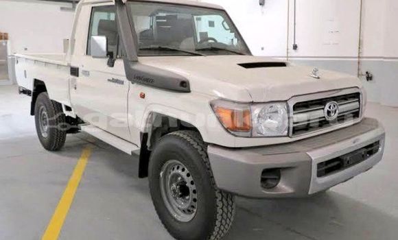 Buy Used Toyota Land Cruiser White Car in Dhabidhoo in Laam Buy Used Toyota Land Cruiser White Car in Dhabidhoo in Laam