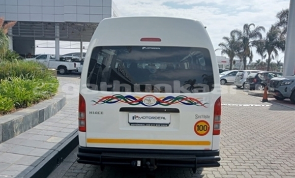 Buy Used Toyota Hiace White Car in Fodhdhoo in Nuun Buy Used Toyota Hiace White Car in Fodhdhoo in Nuun