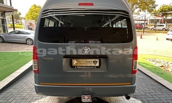 Buy Used Toyota Hiace White Car in Fodhdhoo in Nuun Buy Used Toyota Hiace White Car in Fodhdhoo in Nuun