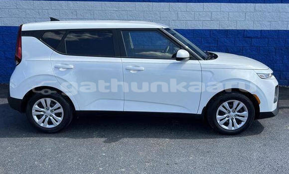 Buy Used Kia Soul White Car in Dhonfanu in Baa Buy Used Kia Soul White Car in Dhonfanu in Baa