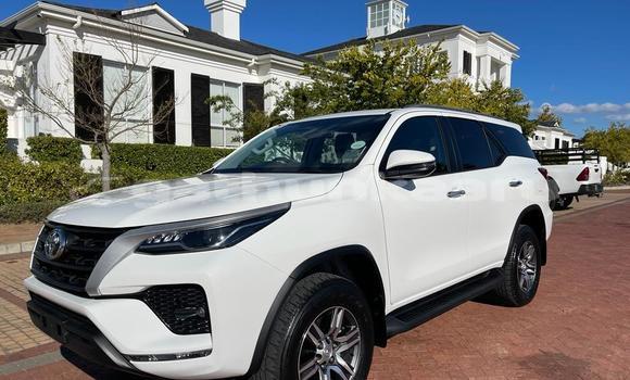 Buy Used Toyota Fortuner White Car in Agolhitheemu in Raa Buy Used Toyota Fortuner White Car in Agolhitheemu in Raa