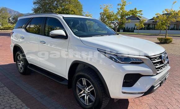 Buy Used Toyota Fortuner White Car in Agolhitheemu in Raa Buy Used Toyota Fortuner White Car in Agolhitheemu in Raa