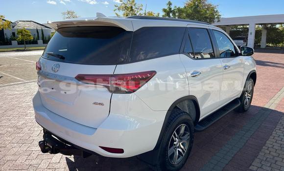 Buy Used Toyota Fortuner White Car in Agolhitheemu in Raa Buy Used Toyota Fortuner White Car in Agolhitheemu in Raa