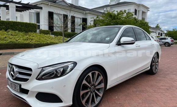 Buy Used Mercedes-Benz C250 coupe White Car in Feydhoo in Siin