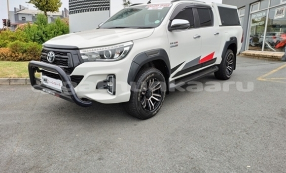 Buy Used Toyota Hilux White Car in Kibidhoo in Thaa Buy Used Toyota Hilux White Car in Kibidhoo in Thaa