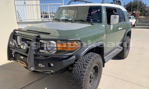 Buy Used Toyota FJ Cruiser Green Car in Feydhoo in Siin