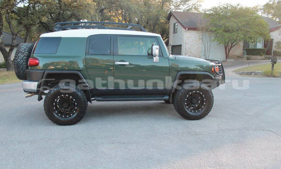 Buy Used Toyota FJ Cruiser Green Car in Feydhoo in Siin Buy Used Toyota FJ Cruiser Green Car in Feydhoo in Siin