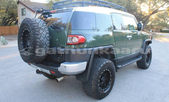 Buy Used Toyota FJ Cruiser Green Car in Feydhoo in Siin Buy Used Toyota FJ Cruiser Green Car in Feydhoo in Siin