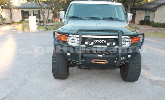Buy Used Toyota FJ Cruiser Green Car in Feydhoo in Siin Buy Used Toyota FJ Cruiser Green Car in Feydhoo in Siin
