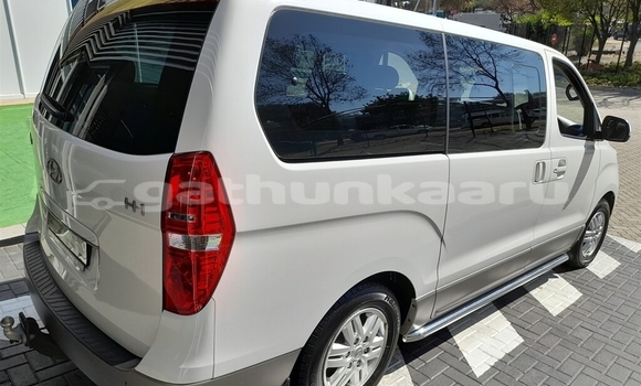 Buy Used Hyundai H1 White Car in Dhiggaru in Miim Buy Used Hyundai H1 White Car in Dhiggaru in Miim