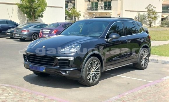 Buy Used Porsche Cayenne Black Car in Funadhoo in Shaviyani