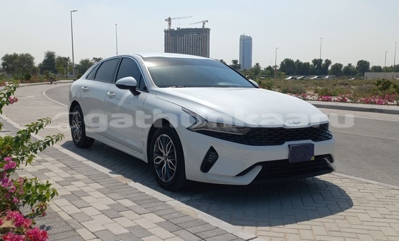 Buy Used Kia K5 White Car in Feydhoo in Shaviyani Buy Used Kia K5 White Car in Feydhoo in Shaviyani