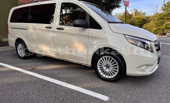 Buy Used Mercedes-Benz Vito White Car in Lhohi in Nuun