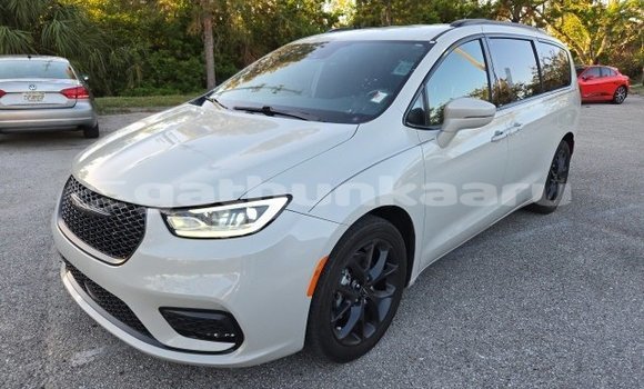 Buy Used Chrysler Pacifica White Car in Bilehffahi in Shaviyani