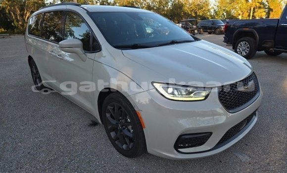 Buy Used Chrysler Pacifica White Car in Bilehffahi in Shaviyani Buy Used Chrysler Pacifica White Car in Bilehffahi in Shaviyani