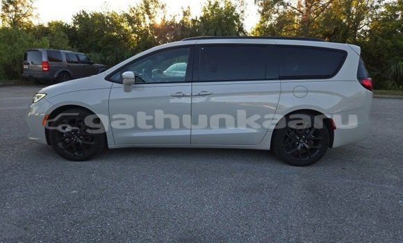Buy Used Chrysler Pacifica White Car in Bilehffahi in Shaviyani Buy Used Chrysler Pacifica White Car in Bilehffahi in Shaviyani