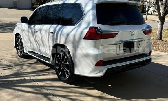Buy Used Lexus LX 570 White Car in Alifushi in Raa Buy Used Lexus LX 570 White Car in Alifushi in Raa