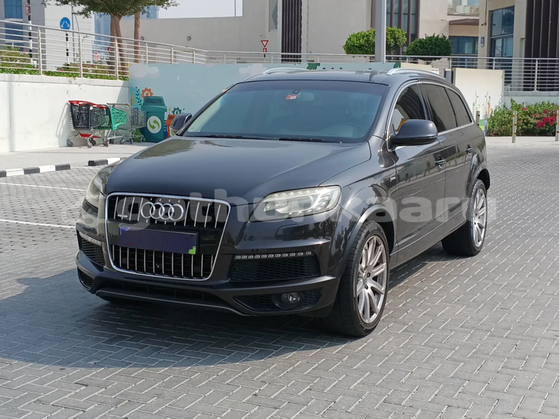 Big with watermark audi q7 raa kadholhudhoo 4058