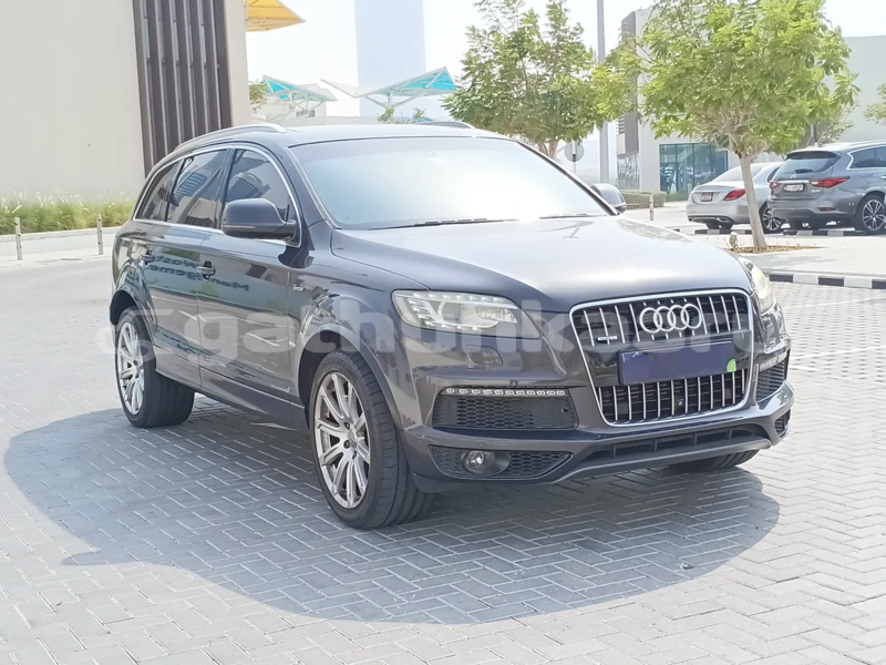Big with watermark audi q7 raa kadholhudhoo 4058