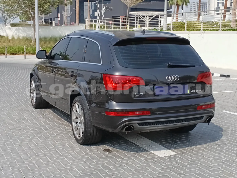 Big with watermark audi q7 raa kadholhudhoo 4058