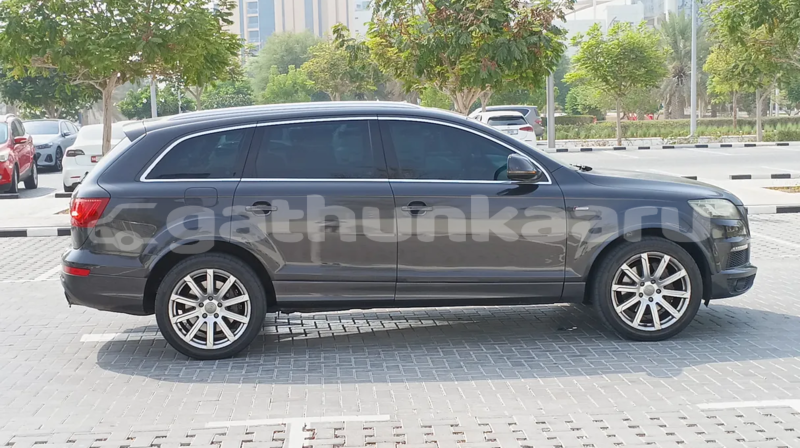 Big with watermark audi q7 raa kadholhudhoo 4058