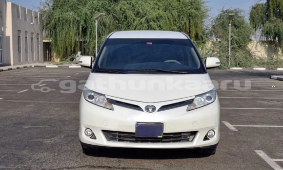 Buy Used Toyota Previa White Car in Maafaru in Nuun Buy Used Toyota Previa White Car in Maafaru in Nuun
