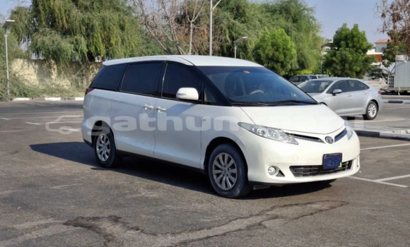 Buy Used Toyota Previa White Car in Maafaru in Nuun Buy Used Toyota Previa White Car in Maafaru in Nuun