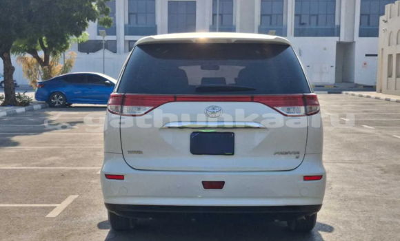 Buy Used Toyota Previa White Car in Maafaru in Nuun Buy Used Toyota Previa White Car in Maafaru in Nuun