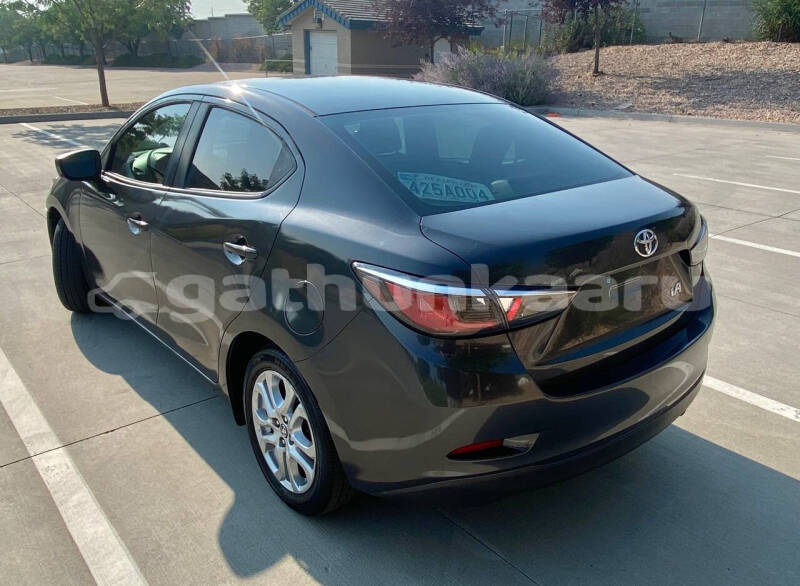 Big with watermark toyota yaris shaviyani feevah 4064