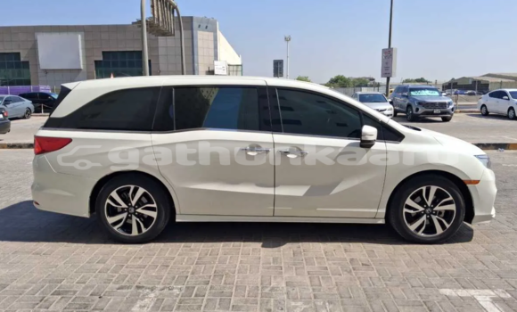 Buy Used Honda Odyssey White Car in Goidhoo in Baa Buy Used Honda Odyssey White Car in Goidhoo in Baa