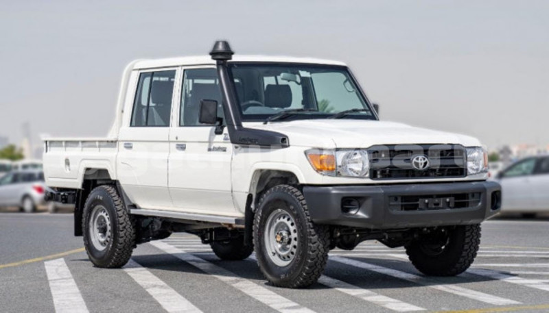 Big with watermark toyota land cruiser shaviyani bilehffahi 4081