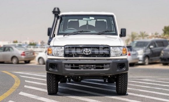 Buy Used Toyota Land Cruiser White Car in Bilehffahi in Shaviyani Buy Used Toyota Land Cruiser White Car in Bilehffahi in Shaviyani