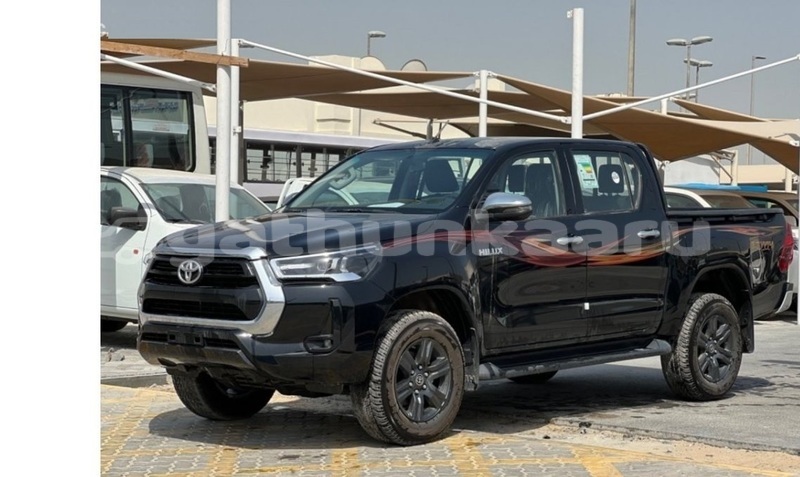 Big with watermark toyota hilux shaviyani bilehffahi 4089