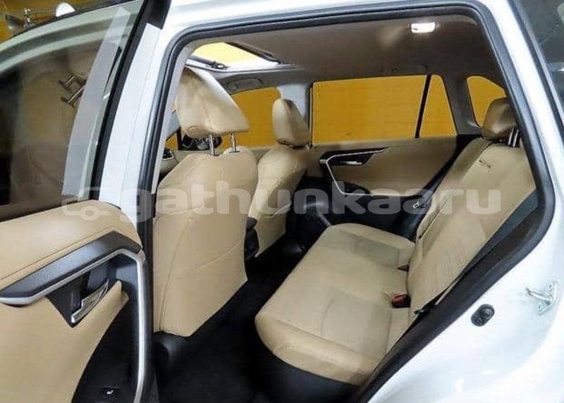 Big with watermark toyota rav4 baa dharavandhoo 4091