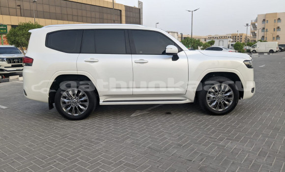 Buy Used Toyota Land Cruiser White Car in Dharavandhoo in Baa Buy Used Toyota Land Cruiser White Car in Dharavandhoo in Baa