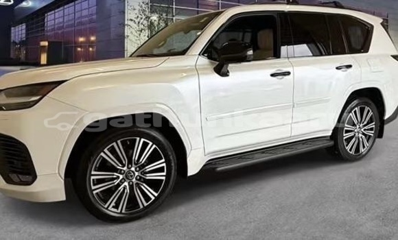 Buy Used Lexus LX White Car in Dharavandhoo in Baa Buy Used Lexus LX White Car in Dharavandhoo in Baa