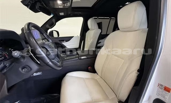 Buy Used Lexus LX White Car in Dharavandhoo in Baa Buy Used Lexus LX White Car in Dharavandhoo in Baa