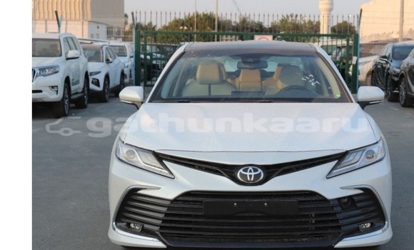 Buy Used Toyota Camry White Car in Dharavandhoo in Baa