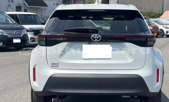 Buy Used Toyota Yaris White Car in Dhabidhoo in Laam Buy Used Toyota Yaris White Car in Dhabidhoo in Laam