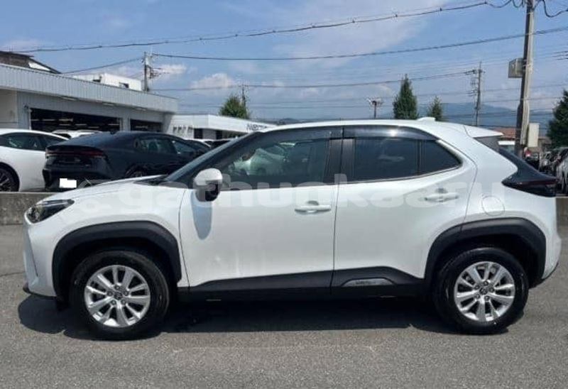 Big with watermark toyota yaris laam dhabidhoo 4112