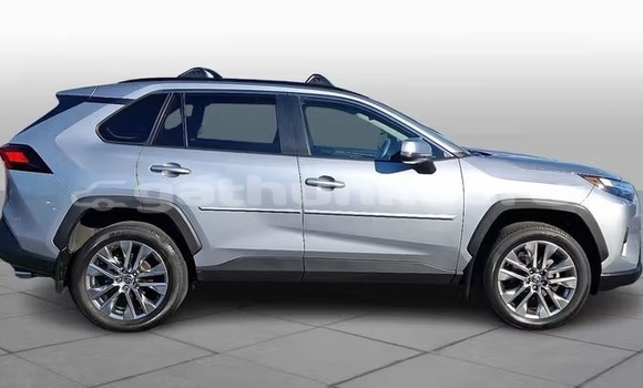 Buy Used Toyota RAV4 Silver Car in Dharavandhoo in Baa Buy Used Toyota RAV4 Silver Car in Dharavandhoo in Baa