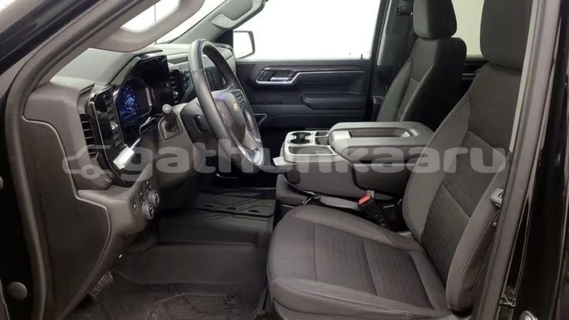 Big with watermark chevrolet silverado baa dharavandhoo 4121