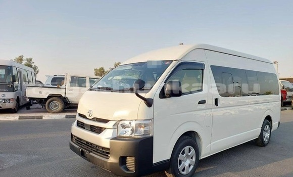Buy Used Toyota Hiace White Car in Dharavandhoo in Baa