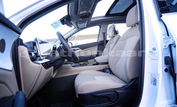 Buy Used Kia Sportage White Car in Dharavandhoo in Baa Buy Used Kia Sportage White Car in Dharavandhoo in Baa