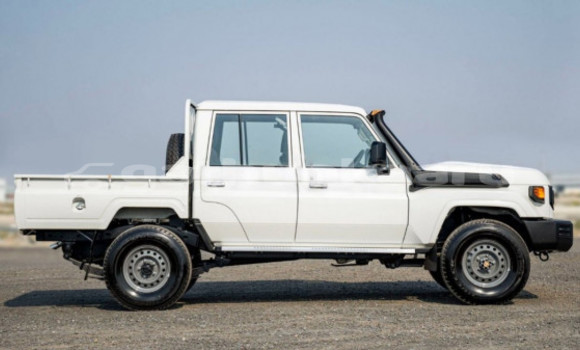 Buy Used Toyota Land Cruiser White Car in Dharavandhoo in Baa Buy Used Toyota Land Cruiser White Car in Dharavandhoo in Baa