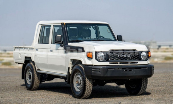Buy Used Toyota Land Cruiser White Car in Dharavandhoo in Baa Buy Used Toyota Land Cruiser White Car in Dharavandhoo in Baa