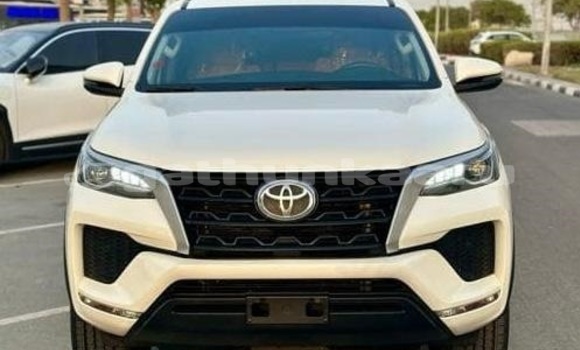 Buy Used Toyota Fortuner White Car in Dharavandhoo in Baa Buy Used Toyota Fortuner White Car in Dharavandhoo in Baa